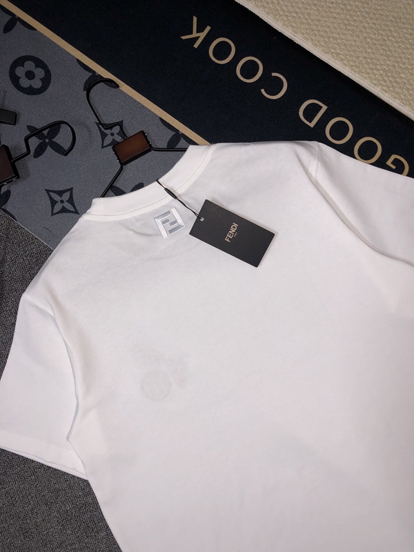 ブランドTシャツ角部分ディテール